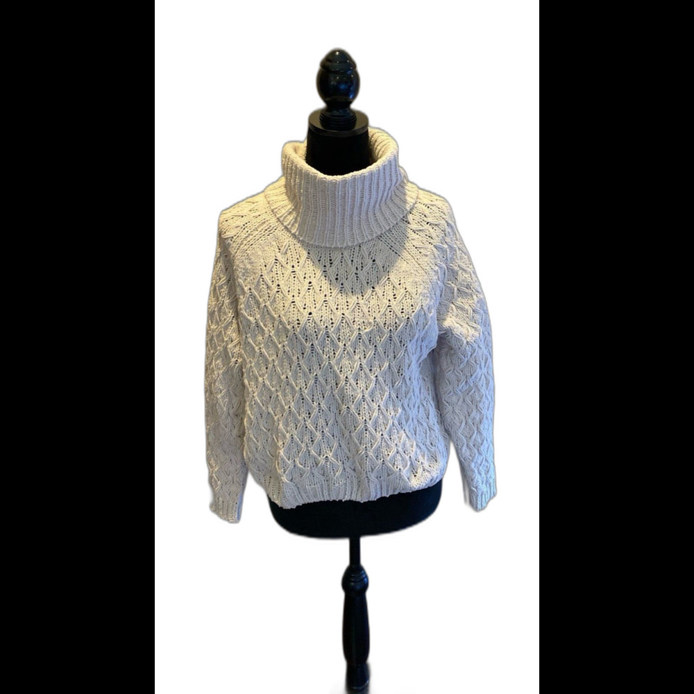 Moon & Madison Sweater Size XS Beige Cream‎ Color Turtleneck Unique Cable Knit